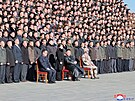 Severokorejský vdce Kim ong-un se setkal s vdci, vojáky a inenýry, kteí se...