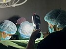 Lékai operovali v kyjevské nemocnici potm. Vypadlo svtlo