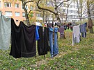 <p>Věšení prádla na ulici není minulostí dávných věků.</p>