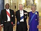 Jihoafrický prezident Cyril Ramaphosa, britský král Karel III. a královna cho...