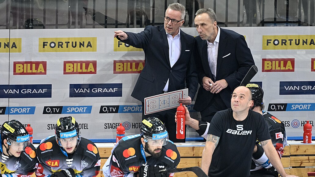 Nové trenérské duo Sparty Hans Wallson (vlevo) a Miloslav Ho�ava.