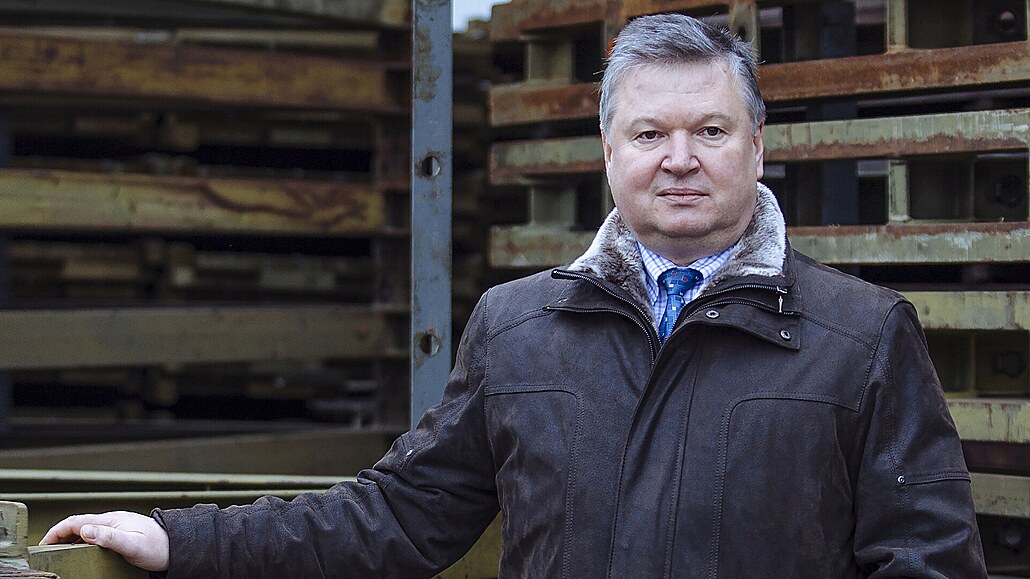 Pavel �vagr ve skladu Správy státních hmotných rezerv v Sob�slavi. (2020)