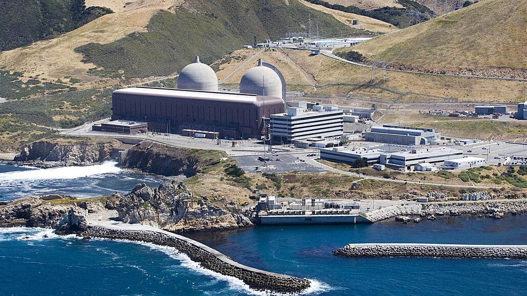 Jaderná elektrárna Diablo Canyon v Kalifornii je posledním provozem svého druhu...
