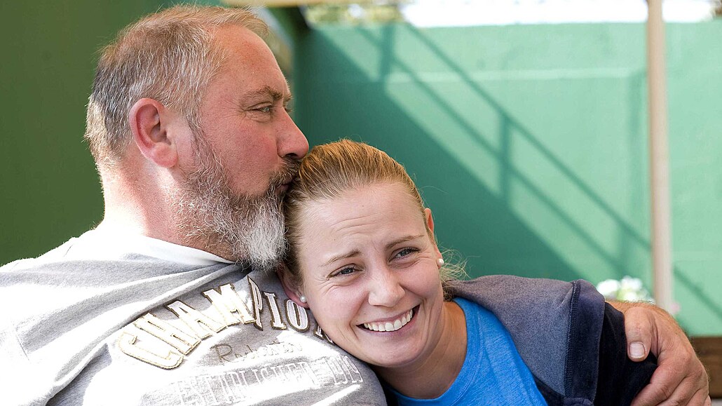 Australská tenistka srbského původu Jelena Dokičová si se svým otcem Damirem...