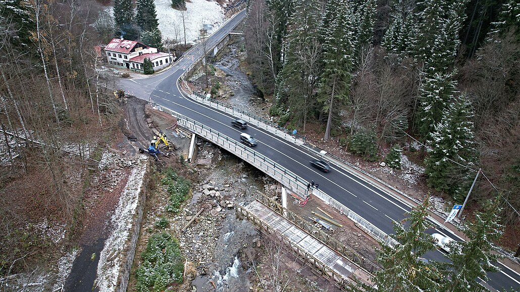 Chátrající polské mosty v Temném Dole nahradily ti nové. Most u kiovatky...