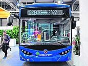 Vodíkový autobus má dojezd asi 350 kilometrů a vyjede do ulic v lednu 2023