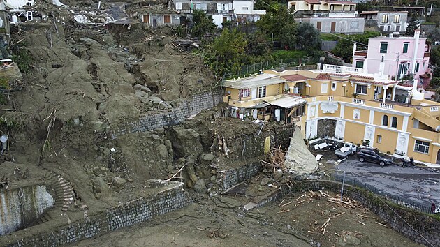 Dopady sesuvu půdy na italském ostrově Ischia (27. listopadu 2022)