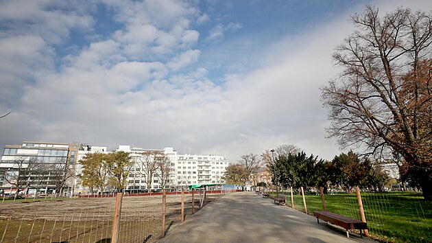 Park na Moravském náměstí v Brně je po dlouho očekávané rekonstrukci.
