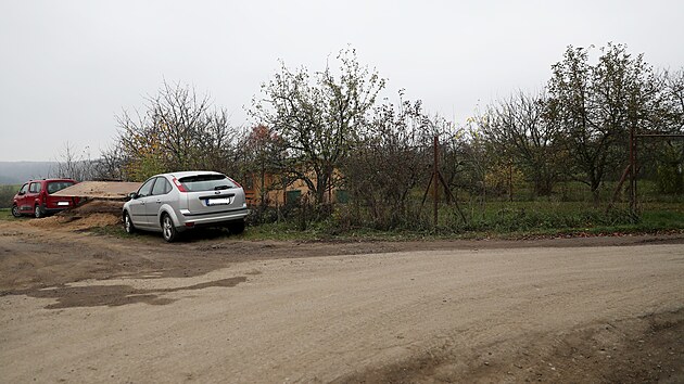 Lidem z lokality Hradiska v brněnské městské části Maloměřice a Obřany vadí, že se mezi zahrádkami zbytečně asfaltují a vysypávají cesty.