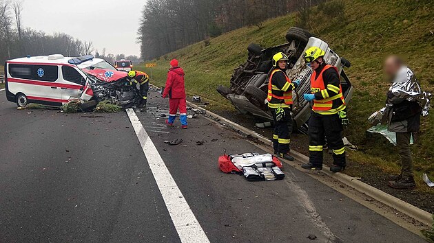 Dopravn nehoda na dlnici D6 u sjezdu na Nov Sedlo na Sokolovsku. (28. listopadu 2022)