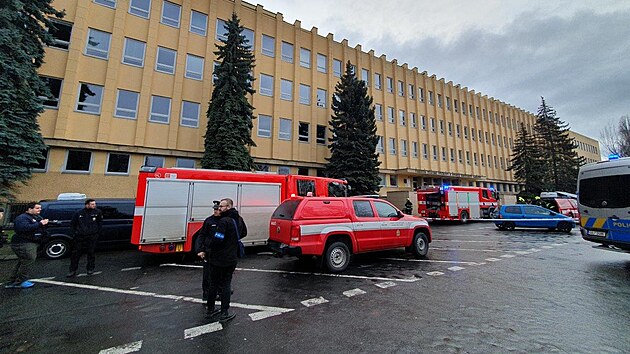 V Praze evakuovali Fakultu tělesné výchovy a sportu Univerzity Karlovy, jeden ze studentů tam přišel ohlásit bombu. (24. listopadu 2022)