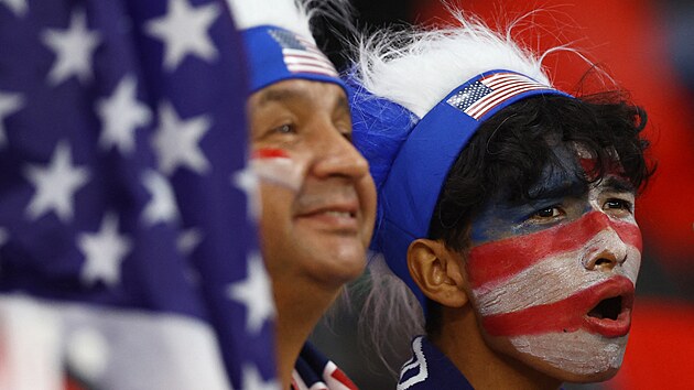 Ameri�t� fanou�ci p�ed z�pasem proti Walesu