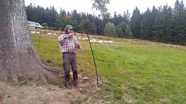 Ochrnci prody z ronovskho SOP Salamandr pouvaj na ochranu svch std proti vlkm vysok sov ohradnky.