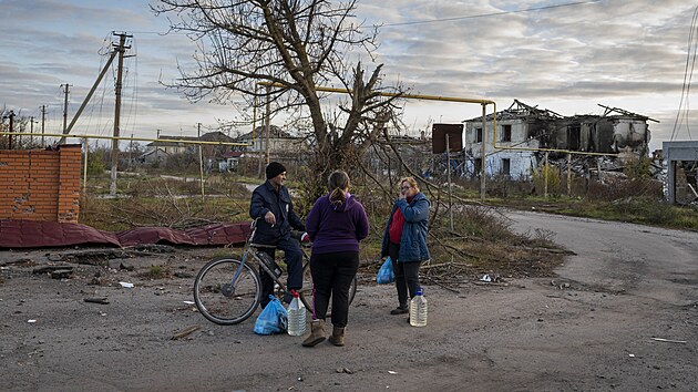 Ukrajinská vláda plánuje evakuaci Mykolajivu kvůli přicházející zimě. Město Mykolajiv se nachází zhruba 60 kilometrů na severozápad od Chersonu. (15. listopadu 2022)