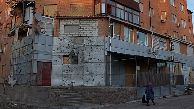 Ukrajinská vláda plánuje evakuaci Mykolajivu kvůli přicházející zimě. Město Mykolajiv se nachází zhruba 60 kilometrů na severozápad od Chersonu. (15. listopadu 2022)
