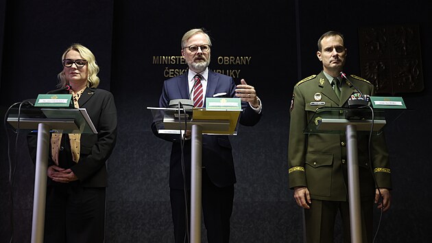 Velitelské shromáždění náčelníka generálního štábu Karla Řehky. Před armádními veliteli v hlavním sále ministerstva obrany vystoupil také premiér Petr Fiala. (22. listopadu 2022)