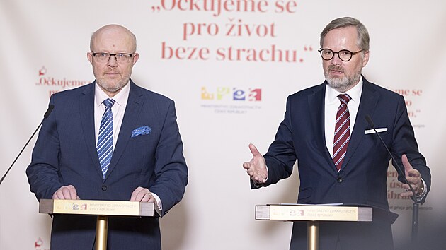 Brfink ministra zdravotnictv Vlastimila Vlka a premira Petra Fialy. (22. listopadu 2022)