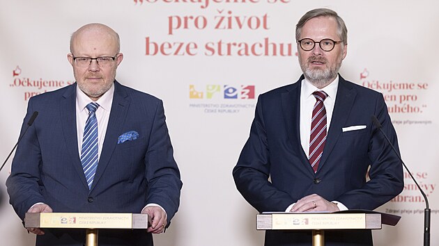 Brfink ministra zdravotnictv Vlastimila Vlka a premira Petra Fialy. (22. listopadu 2022)