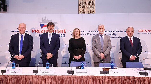 Debata prezidentských kandidátů o bezpečnosti a zahraniční politice. Zleva Pavel Fischer, Marek Hilšer, Danuše Nerudová, Petr Pavel a Josef Středula. (28. listopadu 2022)
