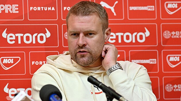 Karel Pitk, trenr fotbalistek Slavie