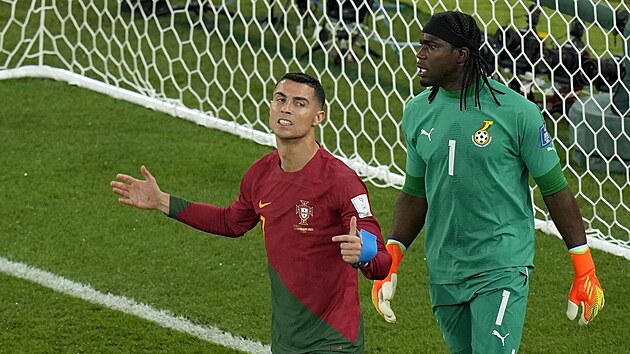 Natvan Cristiano Ronaldo bhem zpasu s Ghanou na MS v Kataru