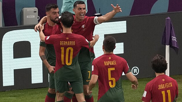 Portugalci se radují z gólu do sítě Uruguaye na mistrovství světa 2022.