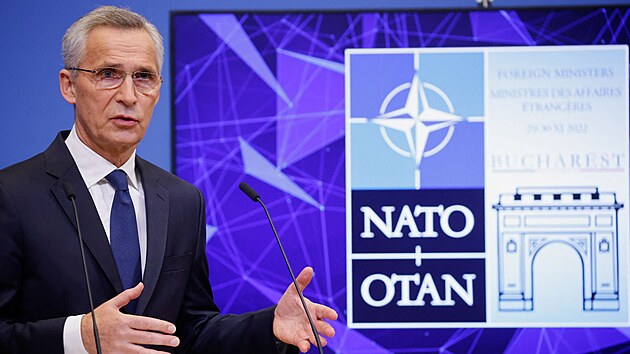 NATO v podpoře Ukrajiny nepoleví, prohlásil jeho generální tajemník Jens Stoltenberg. (25. listopadu 2022)