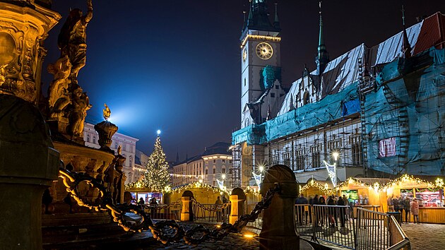 Dominantou olomouckho centra je patnct metr vysok vnon strom.