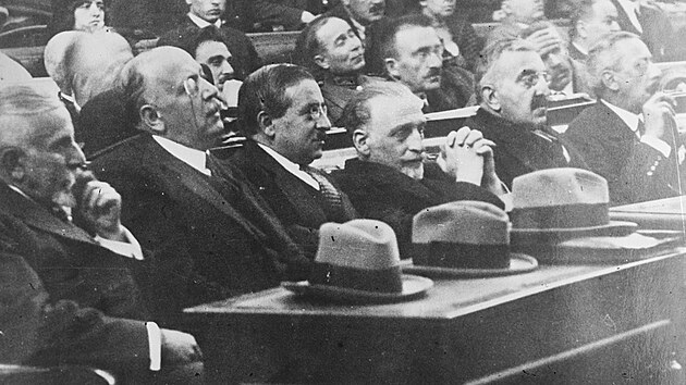 Proces s bývalými třemi premiéry v Řecku v roce 1922