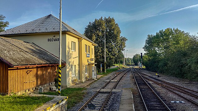 Stanice Bevry na trati Koln  Ledeko je tak vchoz stanic trati Bevry  Zsmuky  Peky.