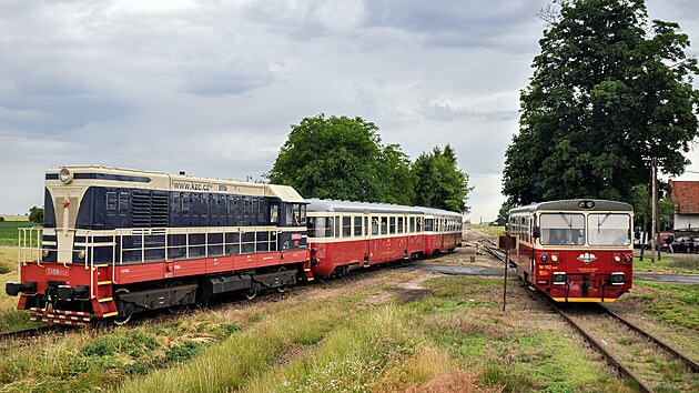Osobn vlaky spolenosti KC Doprava opoutj stanici Boice. (28. ervna 2014)