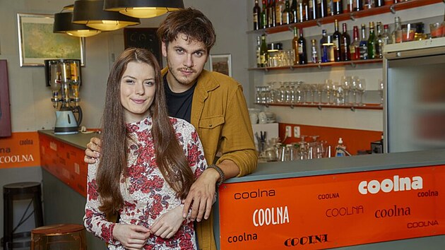 S�ra Korbelov� jako Krist�na a Libor Matou� jako Denis v seri�lu Ulice