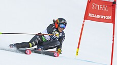 Slovenka Petra Vlhová bhem obího slalomu v Killingtonu