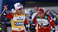 Johannes Hösflot Klaebo vít�zí ve stíhacím závod� na 20 km v Ruce.