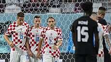 Chorvatský záloník Lovro Majer (s íslem 7) se spoluhrái oslavuje svj gól...