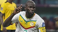 Senegalský stoper Kalidou Koulibaly se raduje ze svého gólu v utkání proti...