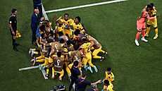 Hrái Ekvádoru slaví gól v utkání proti Kataru na mistrovství svta