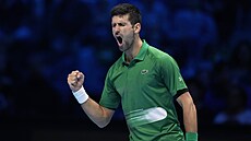 Novak Djokovič se raduje z uhraného bodu ve finále Turnaje mistrů