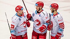 Marko Dao (uprosted) slaví gól proti Hradci Králové.