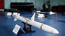 Americká  �ízená st�ela vzduch-zem� AGM-88 HARM. (23. �íjna 1996)