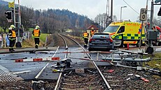 Dopravní nehoda dvou automobil� na �elezni�ním p�ejezdu v Kun�icích pod...
