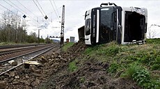 U �eské T�ebové se vysypalo kamení z nákladního auta do kolejí.