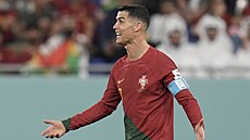 Naštvaný Cristiano Ronaldo během zápasu s Ghanou na MS v Kataru