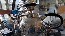 Unikátní výbuchová komora umo�ní sledovat parametry explozí i za velmi nízkých...