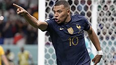Kylian Mbappe z Francie slaví gól do sít Austrálie na mistrovství svta 2022.