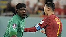 Nespokojený Portugalec Cristiano Ronaldo v duelu s Ghanou.
