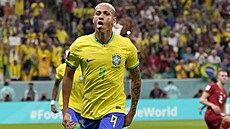 Brazilec Richarlison se raduje poté, co skóroval v zápase se Srbskem. | na serveru Lidovky.cz | aktuální zprávy