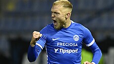 Liberecký útoník Mick van Buren se raduje z gólu v zápase s Olomoucí.