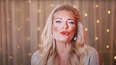 Lucie Borhyová ve videoklipu Splněná přání (2022)