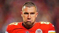 Travis Kelce z Kansas City Chiefs proívá zápas s Los Angeles Rams.  (12. února...